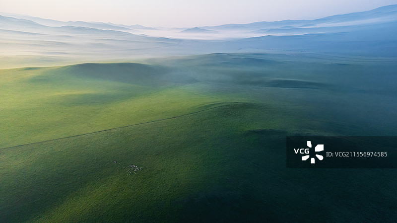 航拍视角下的乌拉盖草原自然风光图片素材