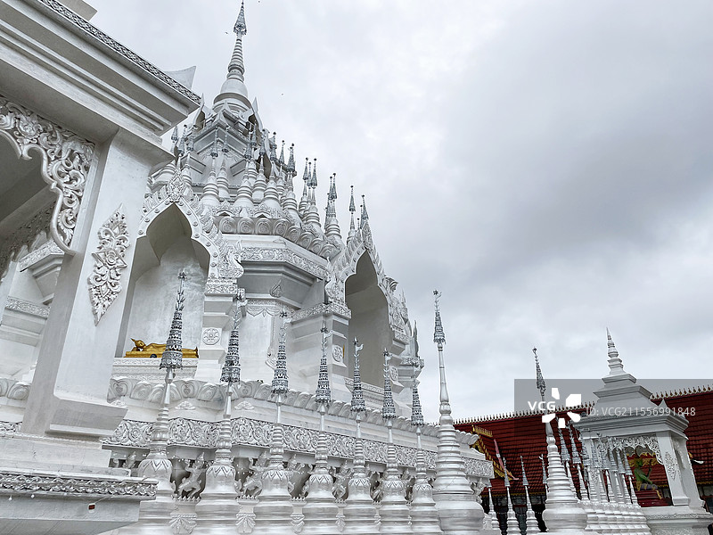 云南西双版纳景洪市般若寺佛塔图片素材