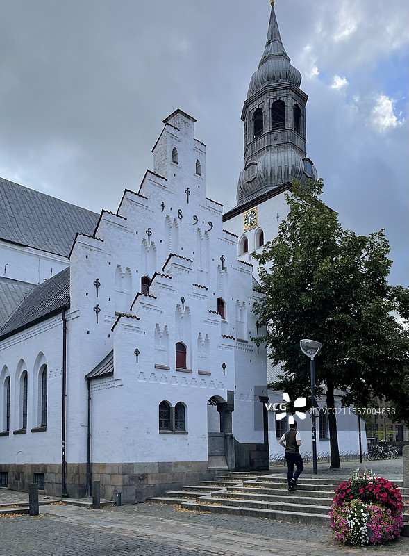 丹麦奥尔堡白色教堂图片素材