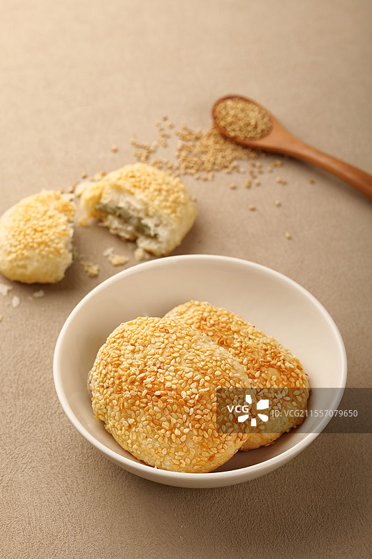 葱香芝麻烧饼图片素材