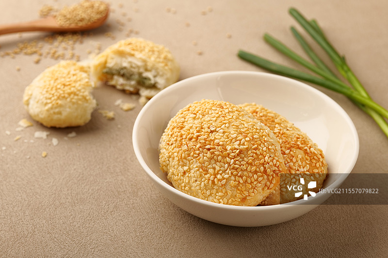葱香芝麻烧饼图片素材