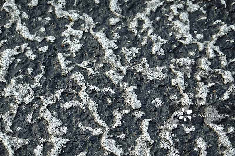 人行横道斑马线黑白色地面特写图片素材