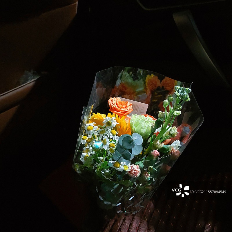 小轿车后座花束图片素材