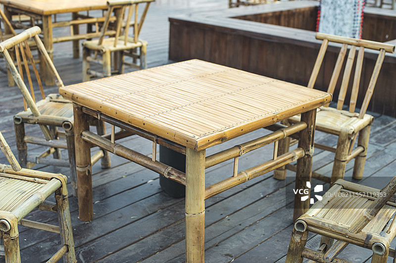 中国非都市自然风光拍摄主题，家庭生活设备用品，竹子编织的桌子和椅子，户外白昼无人图像摄影图片素材