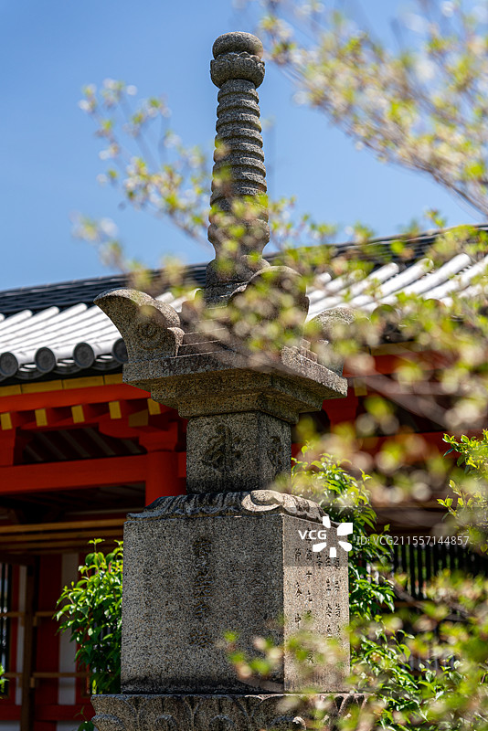 日本京都著名景点莲华王院本堂（三十三间堂）内的山花蕉叶经幢图片素材