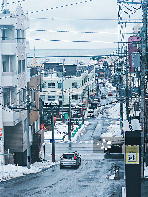 下雪时的北海道小樽船见坂街景图片素材
