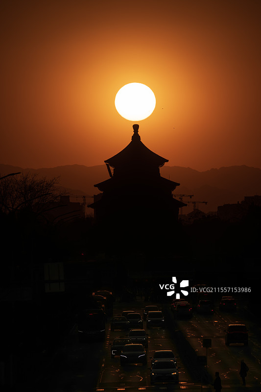 天坛悬日图片素材
