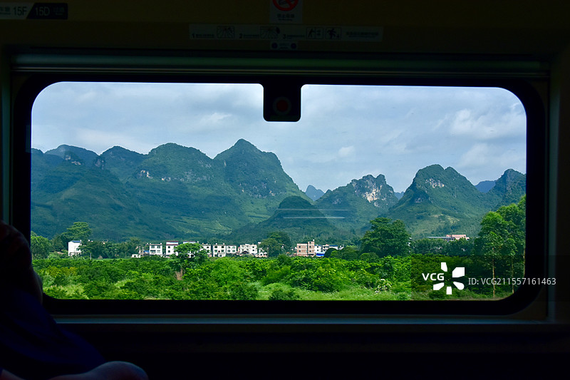 广西高铁窗外的风景图片素材