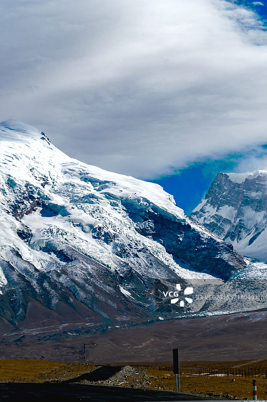 慕士塔格峰远景图片素材
