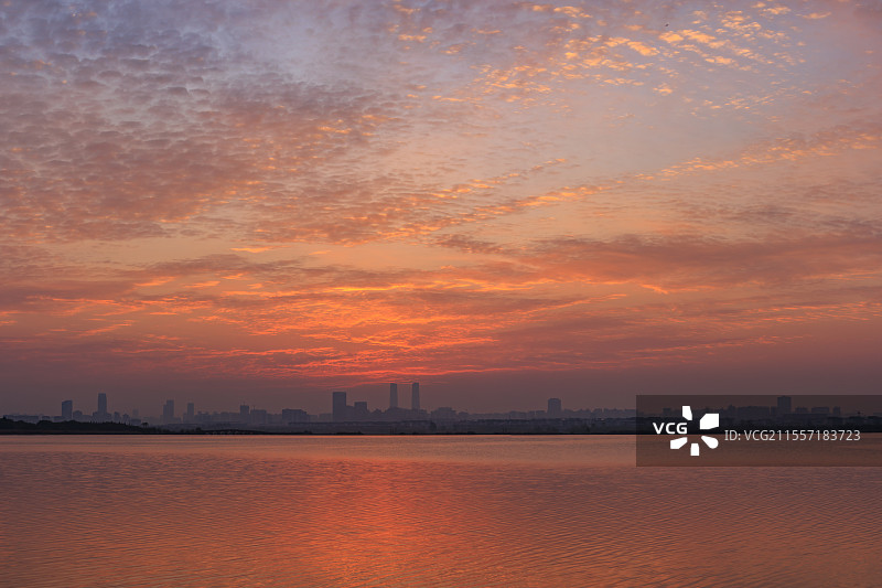 昆明草海 金色滇池图片素材