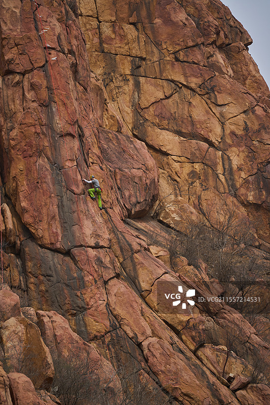 白虎涧攀岩人图片素材