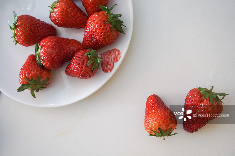 新鲜的草莓图片素材