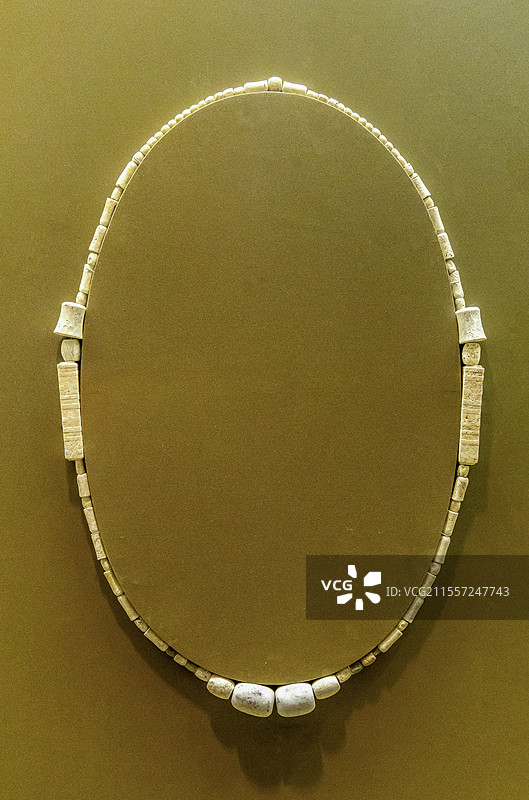 江苏省南京博物院“历史馆史前神韵展”：珠串（新石器，新沂市花厅遗址）图片素材