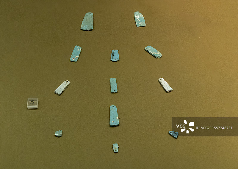 江苏省南京博物院“历史馆史前神韵展”：绿松石坠饰（新石器，新沂市花厅遗址）图片素材