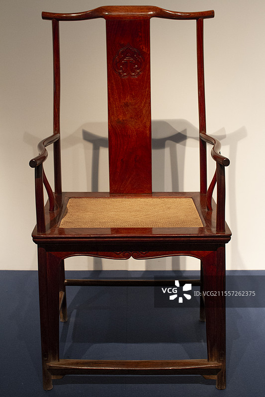 明代黄花梨四出头官帽椅图片素材