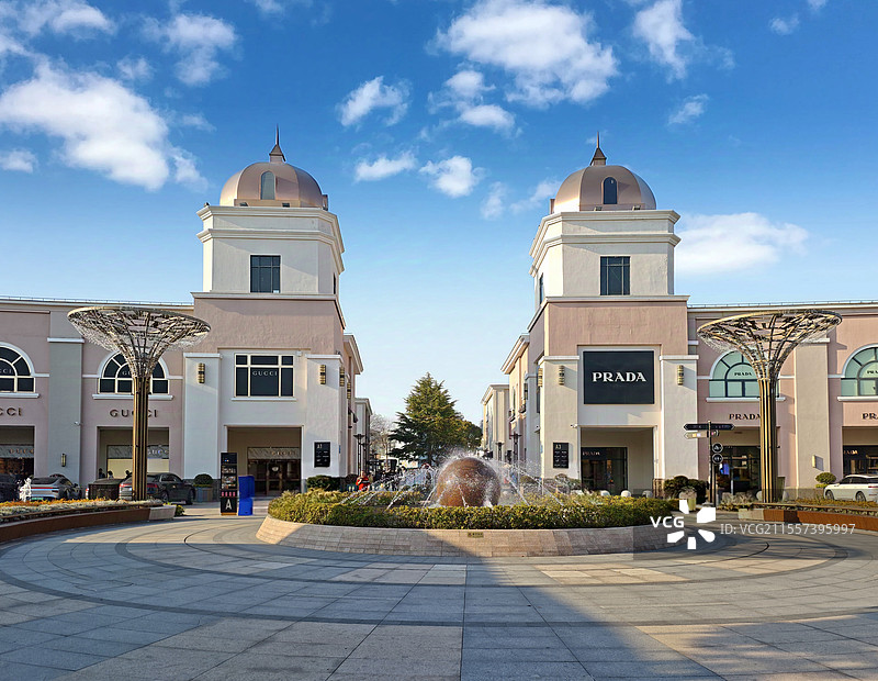 上海青浦百联奥特莱斯广场：时尚购物天堂图片素材