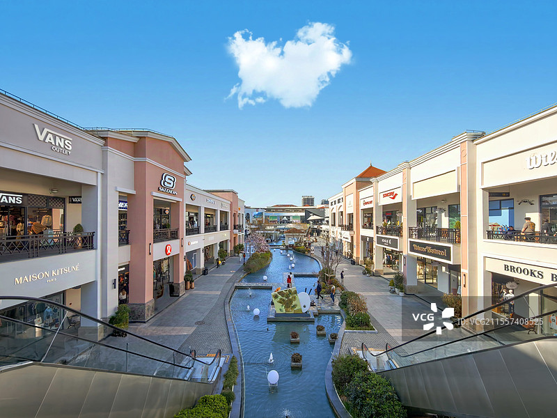 上海青浦百联奥特莱斯广场：时尚购物天堂图片素材