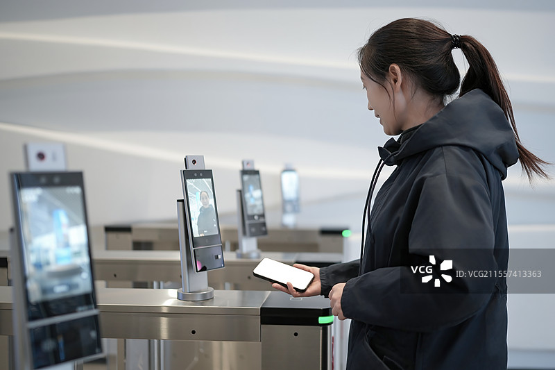 采用人脸识别技术的现代门禁系统图片素材