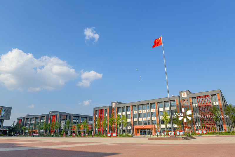 双休后无人的高中校园图片素材