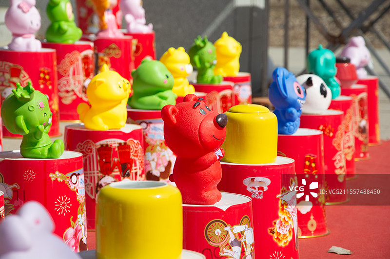 儿童游乐场中的套圈游戏图片素材