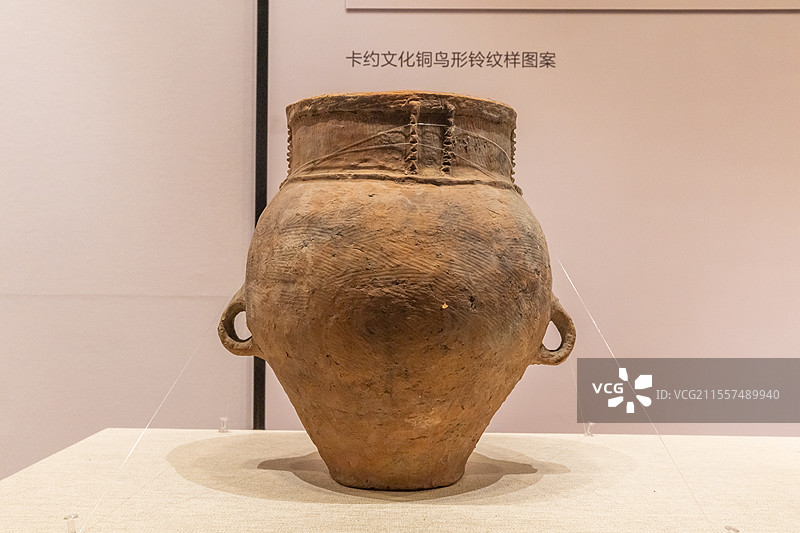 西宁市博物馆锯齿纹双耳红陶罐青铜时代卡约文化公元前1600-前600年图片素材