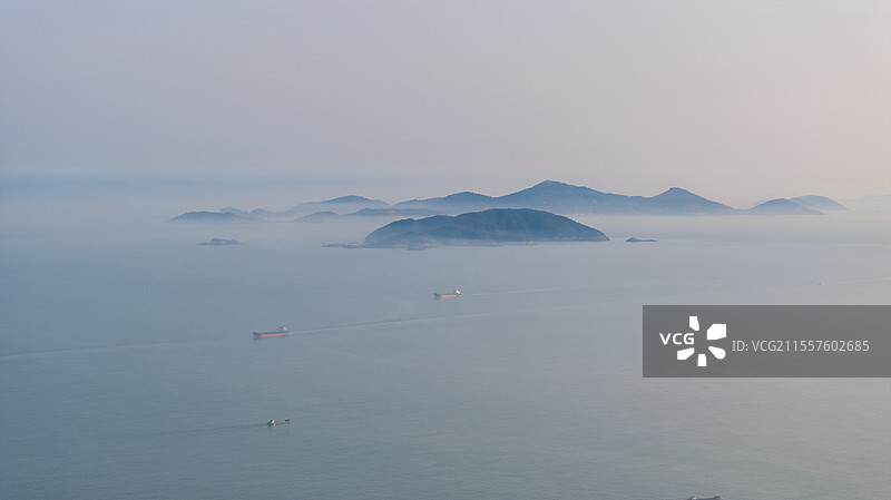 无人机视角，遥望海上马祖岛图片素材