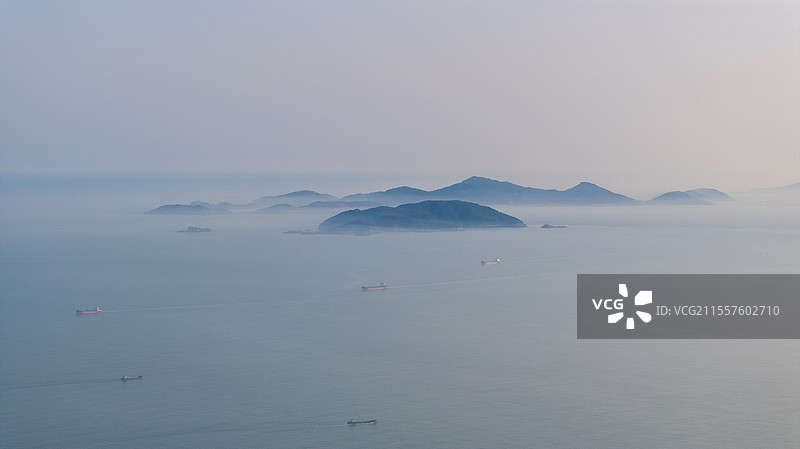 无人机视角，遥望海上马祖岛图片素材