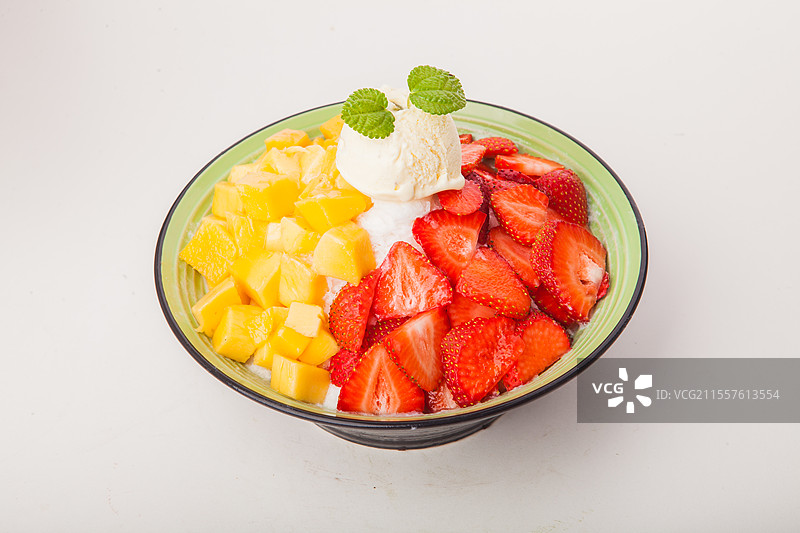 草莓芒果冰淇淋图片素材