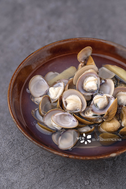 一盘新鲜美味河蚬图片素材
