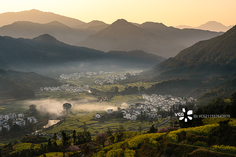 江岭晨雾图片素材