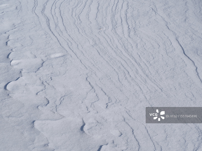 积雪上的风痕图片素材