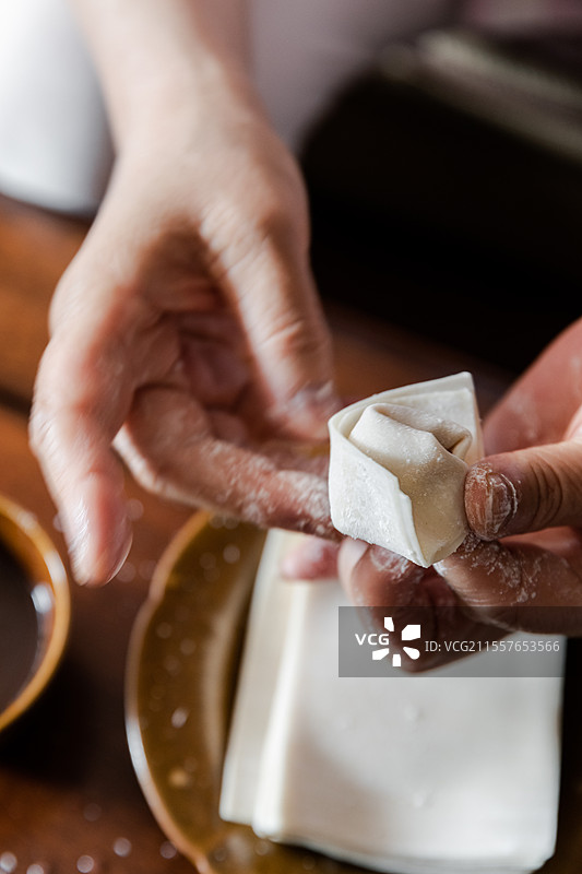 纯手工包刀鱼馄饨图片素材