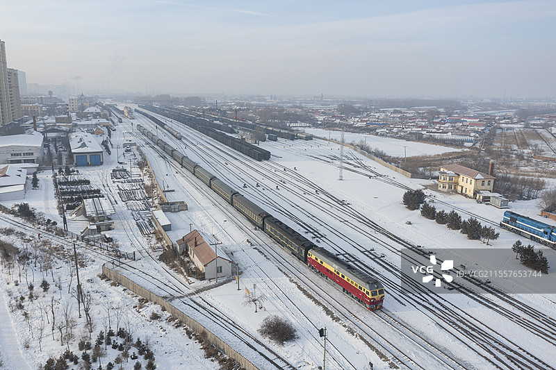 绥化-哈尔滨东4054次从绥化站发车图片素材