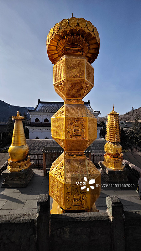 五台山显通寺始建于东汉时期是中国最早的佛寺之一与洛阳白马寺同为“释源宗祖”是五台山五大禅处之一全山寺图片素材