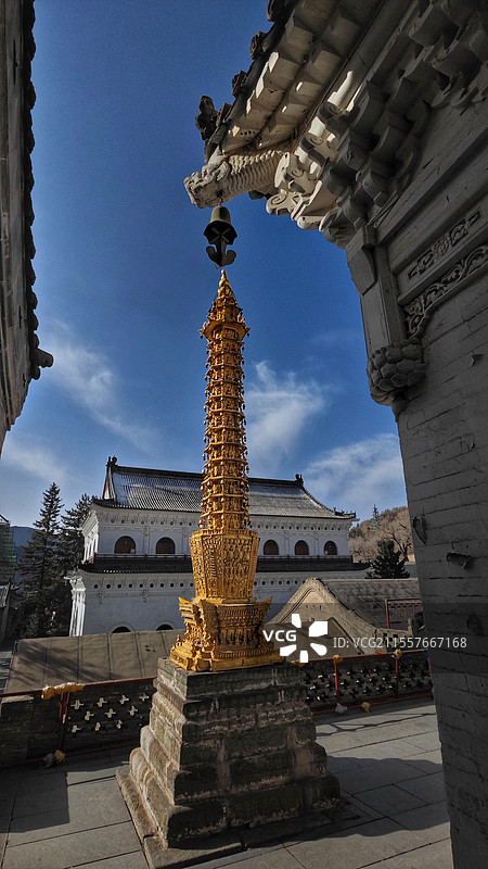 五台山显通寺始建于东汉时期是中国最早的佛寺之一与洛阳白马寺同为“释源宗祖”是五台山五大禅处之一全山寺图片素材
