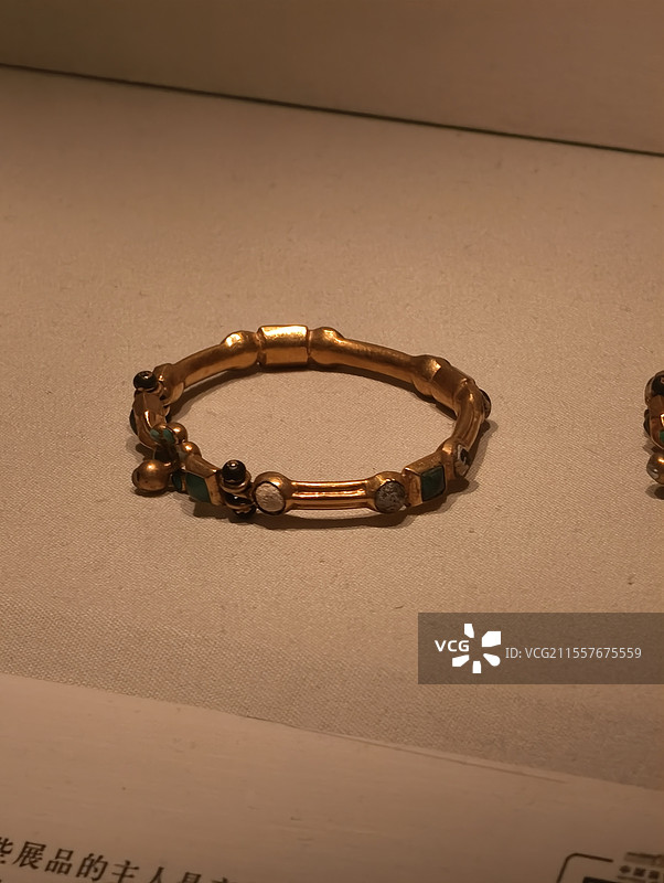 嵌珍珠宝石金手镯，李静训墓，隋，国家博物馆图片素材