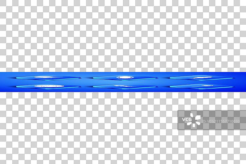 在盘子上放置鱼子酱、章鱼和河豚的勺子图片素材