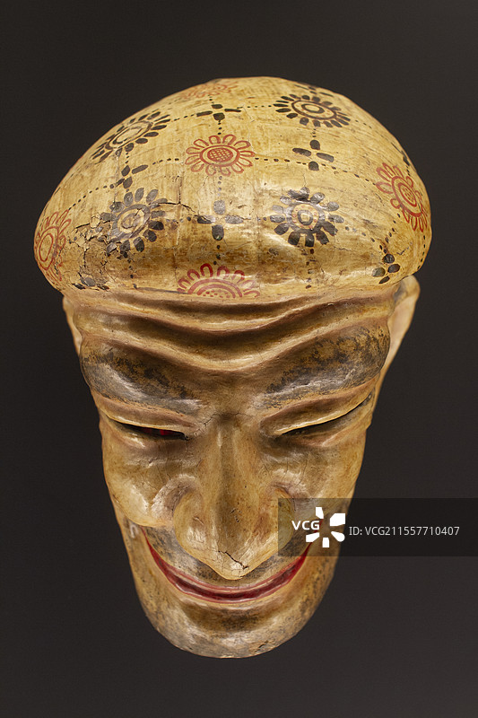 藏族彩漆金刚跳神面具静物图片素材