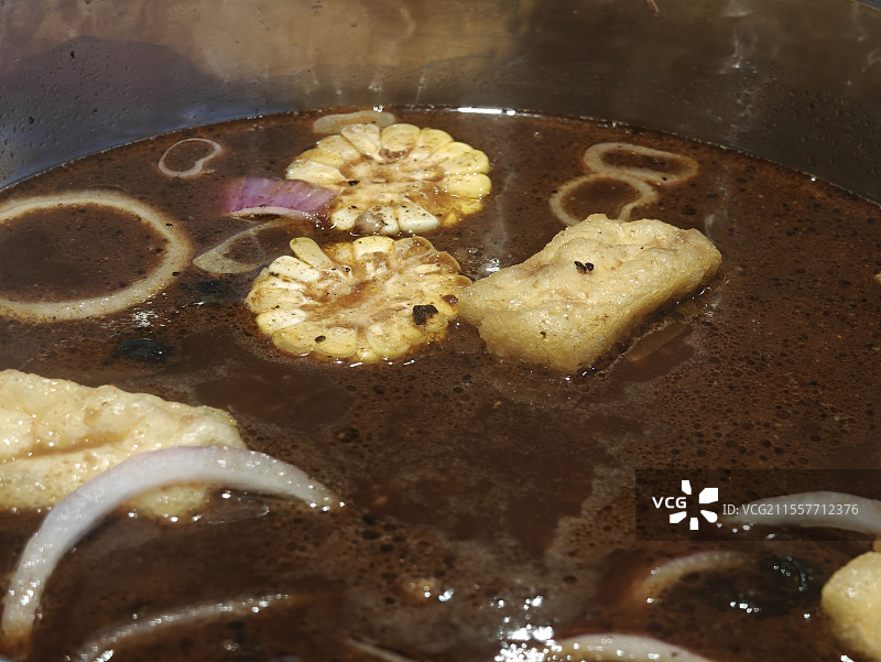 特色火锅锅底-沙茶牛肉图片素材