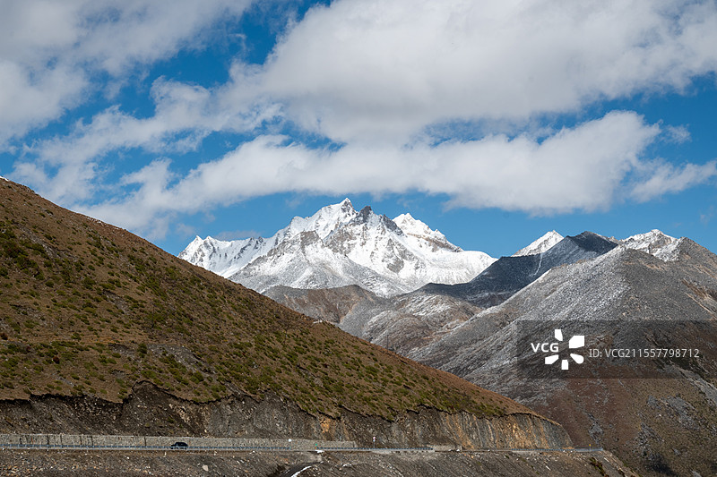 甘孜炉霍秋冬季节的雪山风光图片素材