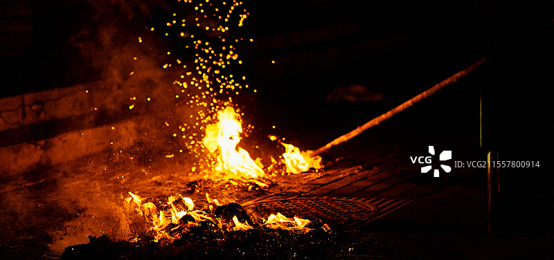 烧纸祈福图片素材