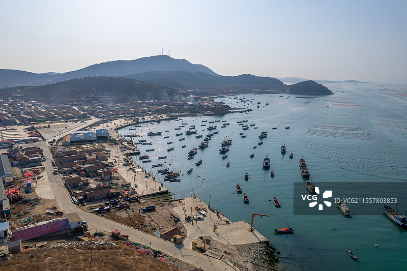 山东烟台长岛 钓鱼岛海湾 渔船码头 珍珠门水道图片素材
