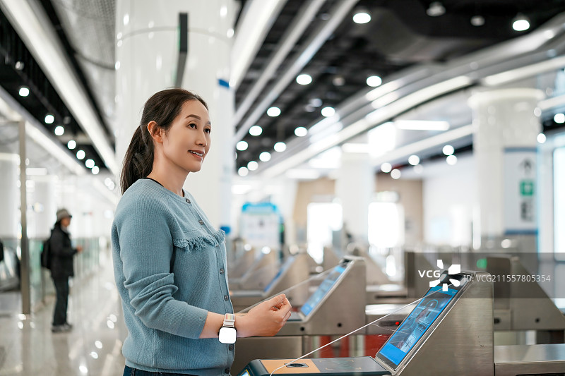 地铁车站数字支付现代门禁系统图片素材