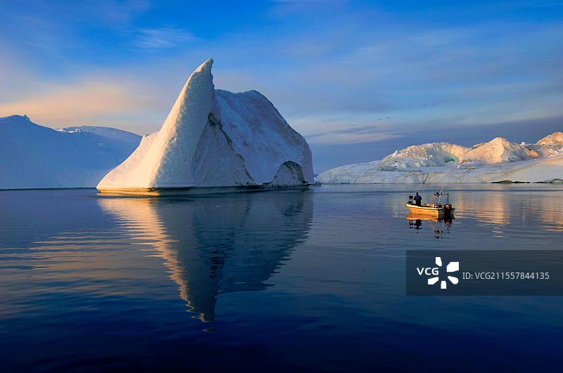 丹麦，格林兰，典型的风景，奇特的冰结构，渔船，漂流冰，格林兰，丹麦，北美图片素材
