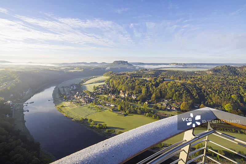 德国萨克森州拉滕的萨克森瑞士日出，欧洲图片素材