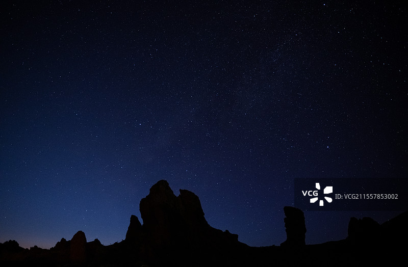 星空下的怪石图片素材