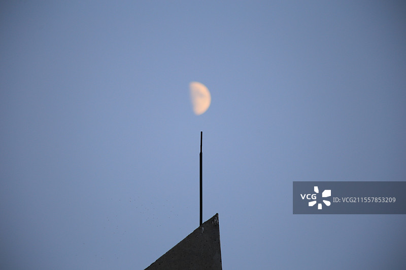 月亮和建筑图片素材