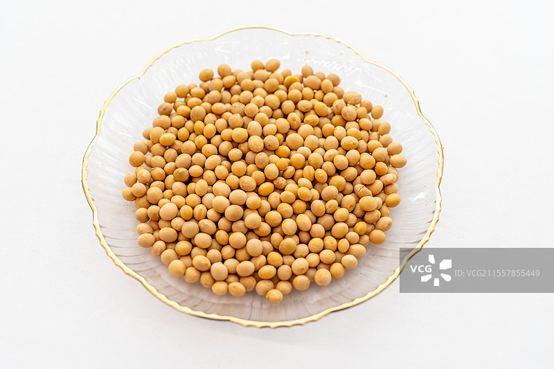 一盘黄豆图片素材