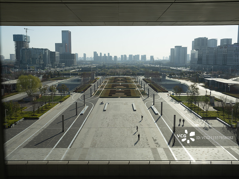 河南省郑州市郑州东站东广场胖东来超市新店位置图片素材