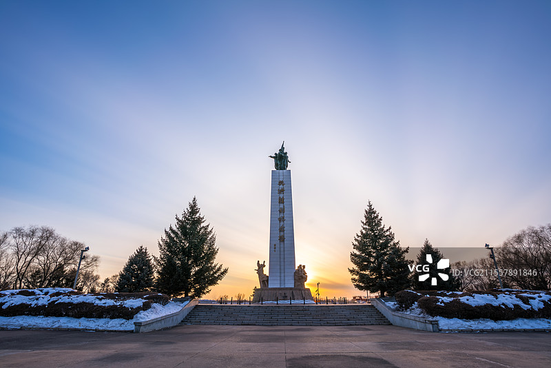 黑龙江齐齐哈尔嫩江公园抗洪胜利纪念塔风景图片素材